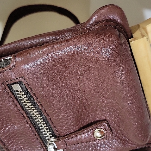 Fossil Leather Crossbody Bag in beautiful Cherry Brown🤎🐿 - Picture 6 of 12